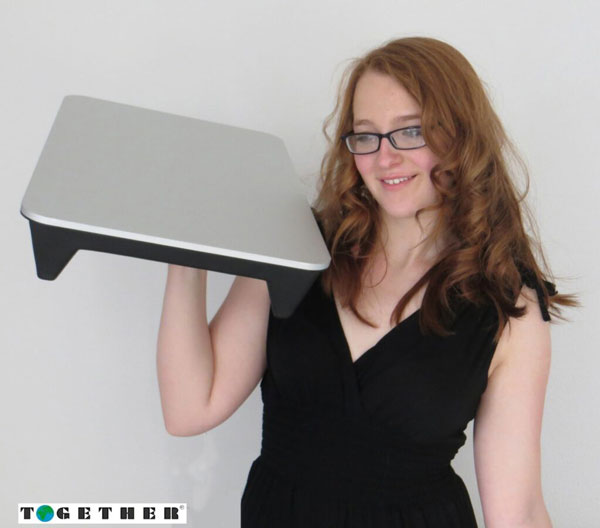 Frau trägt eine Kalt Warm Platte