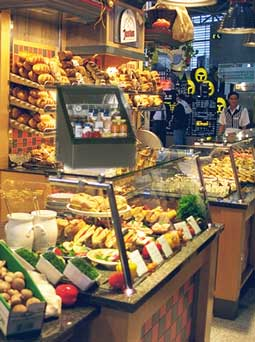 Kühlvitrine Selbstbedienung für Getränke in Bäckerei